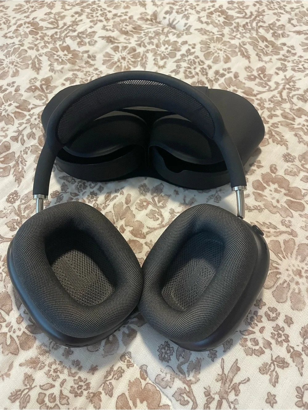 Protective Black VR Headset Carrying Case with Mesh Padded Band